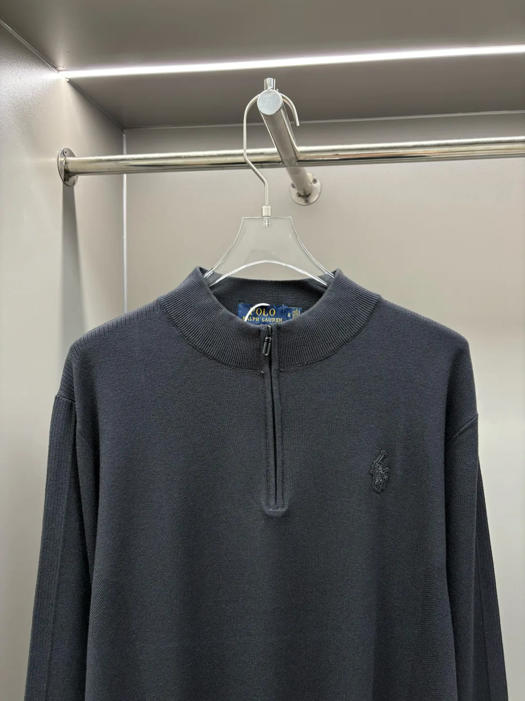 🅿️320 POLO Ralph Lauren new zipper sweater, original fabric, official same style, made of customized natural medium-thick imported wool yarn, very comfortable and smooth to the touch, very wide and stylish, produced by a first-line brand factory, woven by imported machines, very soft and skin-friendly to wear, and will not deform after long-term wear. The latest autumn and winter style, fashionable and individual, super versatile and good-looking, very suitable for both men and women, a must-have color for everyone. Color: black, gray, caramel color Size: L-4XL